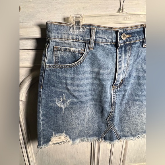 Buddy‎ Love Sharon Blue Denim Distressed Mini Skirt - Picture 3 of 6